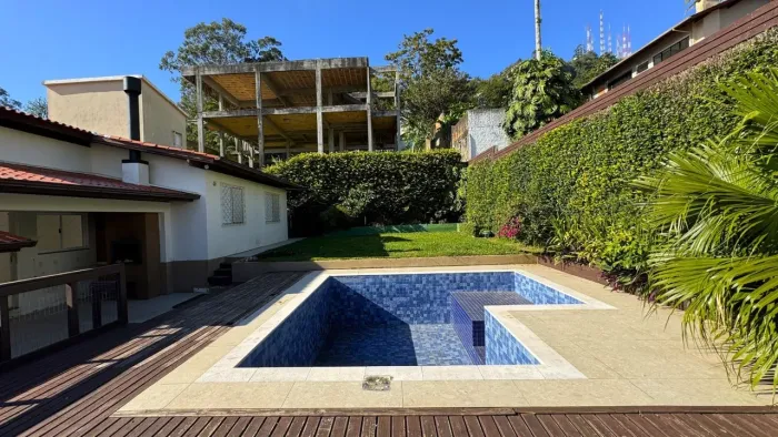 Casa no Centro de Florianópolis com Piscina e 3 quartos - À venda