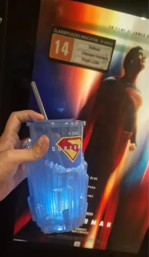 Copo led + card cromado de Superman - Cinemark