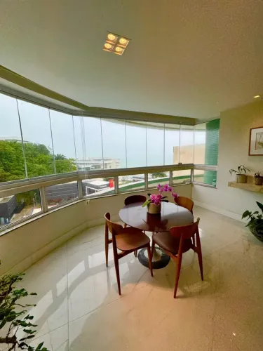 Apartamento a venda em Ondina com 4 suites vista mar na Mansão Luchino Visconti