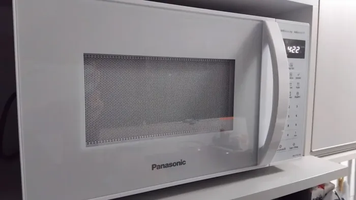 Micro-ondas Panasonic 25L Branco 110V - Menos de 1 Ano de Uso