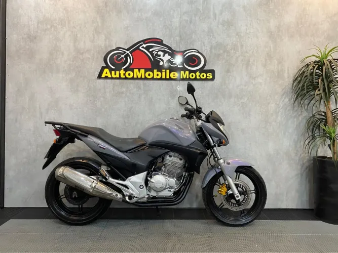Honda CB 300 R ano 2012