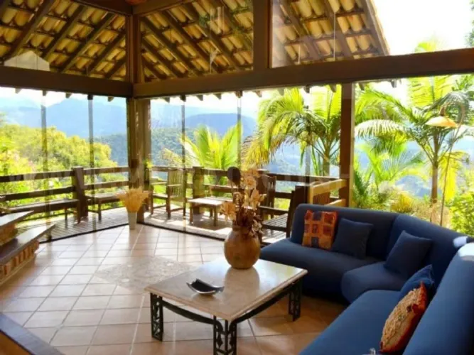 Casa Casa Padrão em Petrópolis - Rio de Janeiro, Bonsucesso