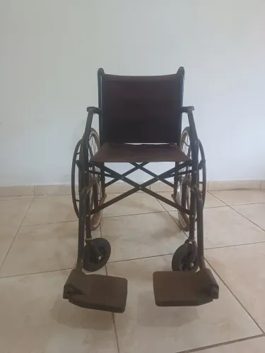 Vendo cadeira de rodas