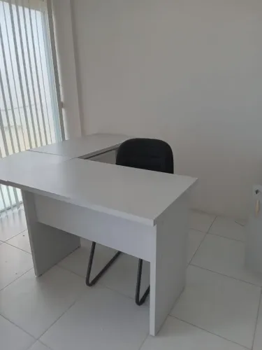 Mesa de escritório em L - Madeira Naval 