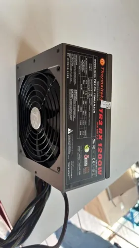 Fonte de alimentação para computador Thermaltake TR2 RX-1200AH3CH de 1200W