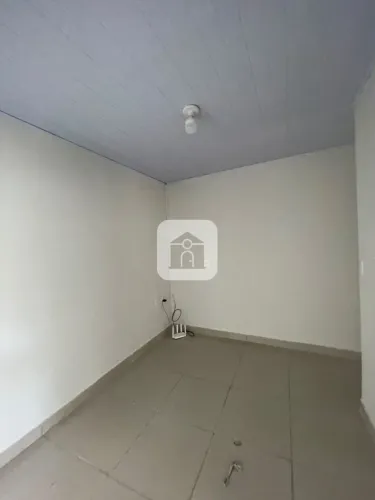 Casa para locação no bairro Laranjeiras