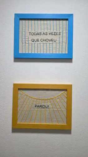 Bordado Artesanato Emoldurado MDF Vidro Feito à Mão - Todas as vezes que choveu... parou