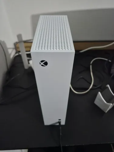 Vendo Xbox séries S e monitor de 100hz 