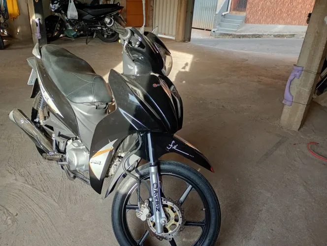 Moto semi nova