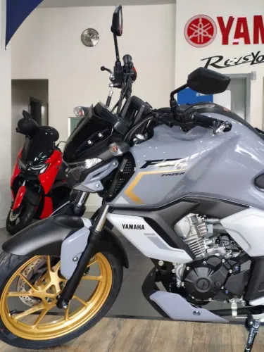 CHAMA AGORA E SAIA COM SUA FZ15 EMPLACADA E TANQUE CHEIO
