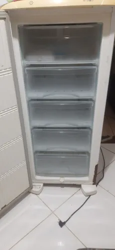 Frezer electrolux fe18 145 litros funcionando bem