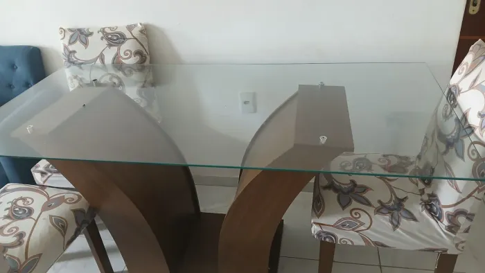 Mesa com 6 cadeiras