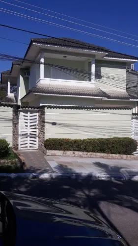 Vendo casa em condomínio fechado na Taquara RJ.