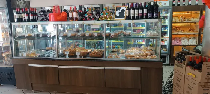 Expositor balcão de madeira