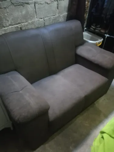 Vende se sofá usado poucas vezes
