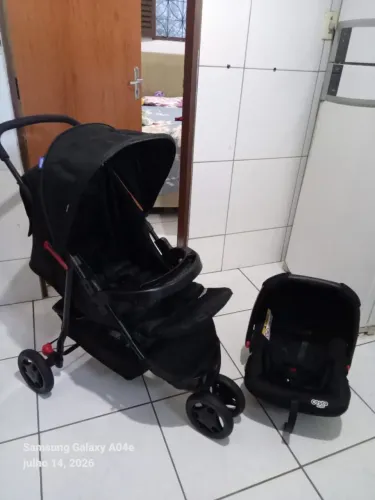 Carrinho de bebê Cosco e bb conforto semi Novos unissex 