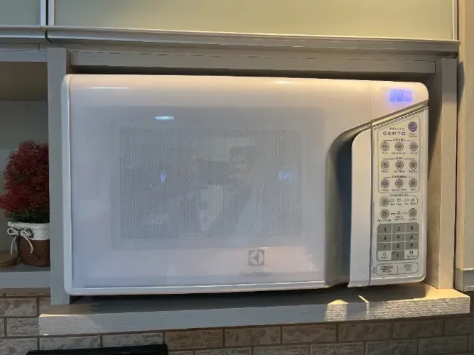 Forno de microondas Eletrolux 31L (MEP41)