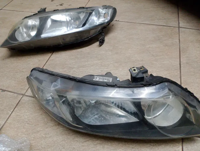 2 faróis Honda Civic 2008