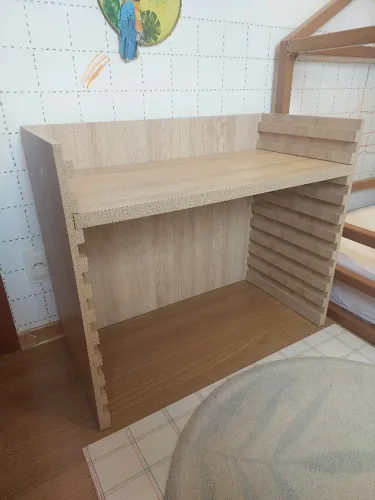 Mesa Infantil com Altura Regulável em MDF