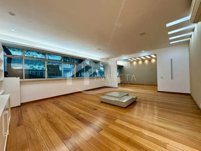 EXCELENTE E ESPAÇOSO 4 QUARTOS EM RUA NOBRE, ARBORIZADA E SILENCIOSA NO POSTO 4 DE COPACAB