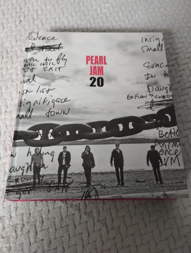 Livro Pearl Jam - 20 Best Seller Rock Grunge Mother Love Bone Green River Neil Young 