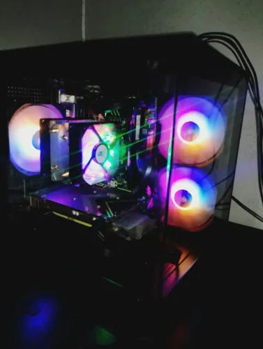 PC GAMER RX 5500 XT + 16 GB RAM + 2680V4