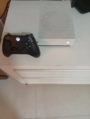 Xbox One S com conta compatilhada