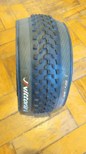Pneu Vittoria Barzo 29x2.25 preto e cinza novo