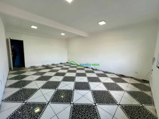 Sala Comercial para locação numa localização estratégica no Centro de Carapicuíba I SP