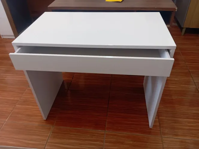 Escrivaninha nova em oferta