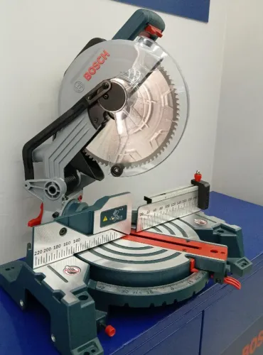 Serra meia esquadria Bosch GCM 254 1720w