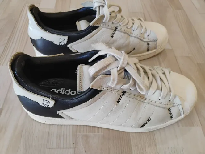 Tênis Adidas superstar edição especial