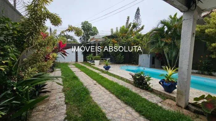 Casa com muito espaço e localização excelente