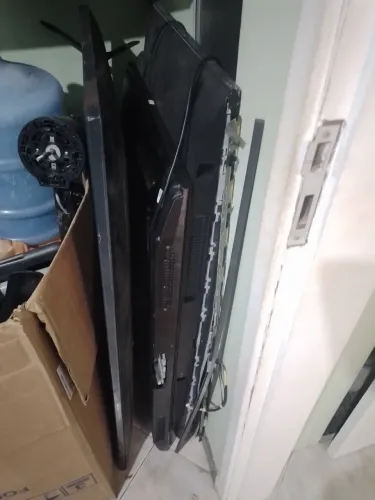 TVs com defeitos tudo