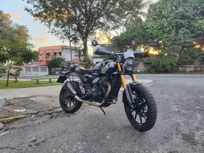 Triumph Scrambler 400x (2024) - Estado de Zero e Altamente Equipada