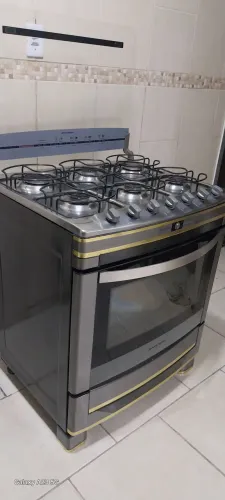 Fogão Brastemp 6 bocas, com forno de 2 plataformas por apenas 800 reais.