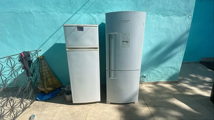 Vendo geladeira .1.300 e outra 500