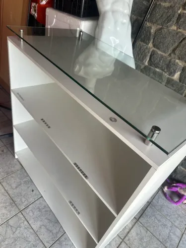 Balcão meio de loja 