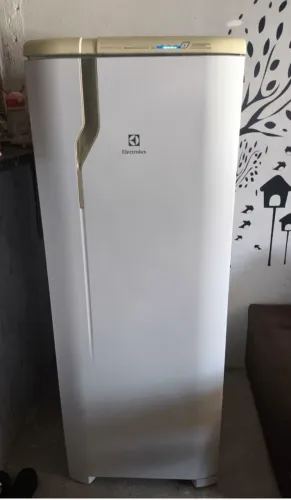 GELADEIRA ELECTROLUX 322L