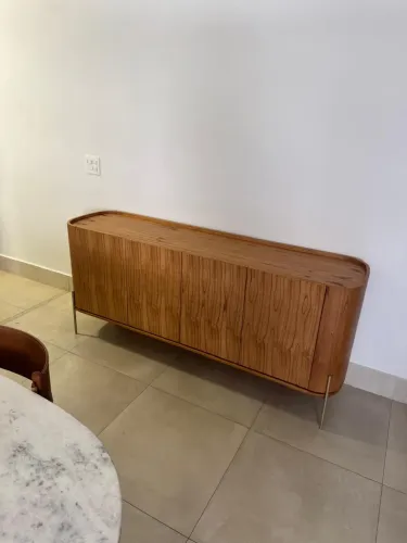Vendo buffet de madeira com 1 ano de uso