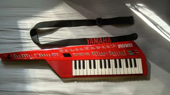 TECLADO YAMAHA PORTÁTIL