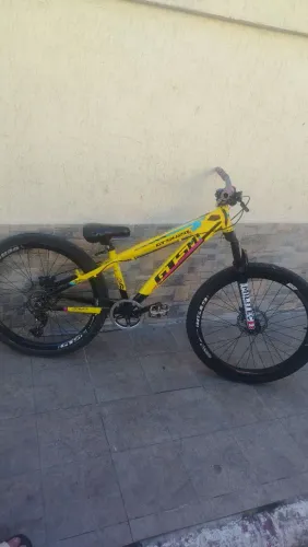 Bike gtsM1 amarela aro 26