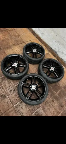 Rodas 17 estava no civic 2002 pneu meia vida dois da pra usa