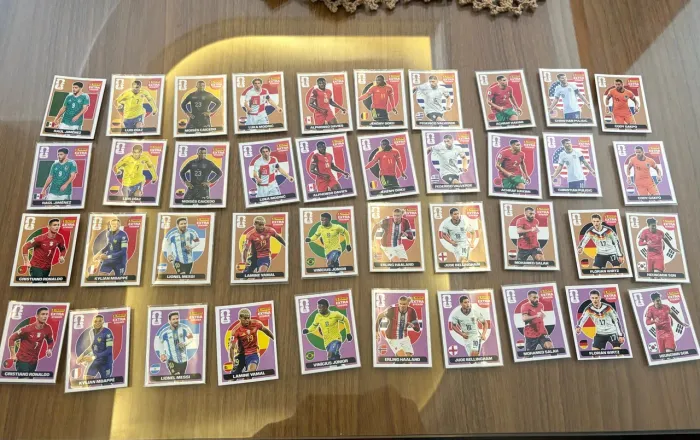 Kit com as 20 legends lilás + as 20 legends bronzes 2026 - figurinha extra sticker Panini 