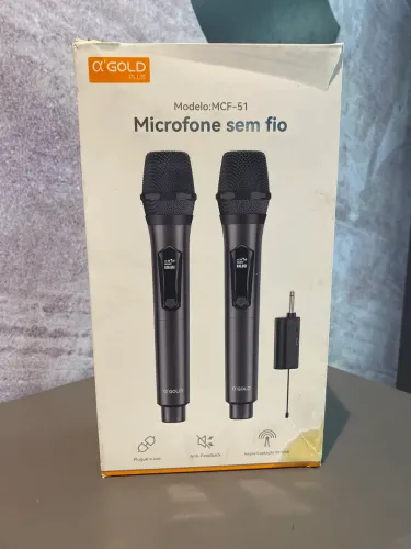 kit de microfones sem fio duplos da Gold Plus, modelo MCF-51.  