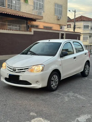 Toyota Etios X 1.3 Flex 16V 5P Mec. 2013