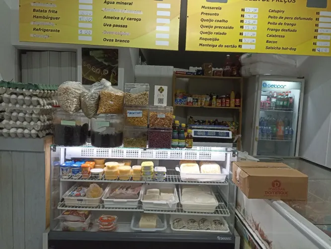 Vende - se balcão refrigerado, com 1/m e 40/ de largura 