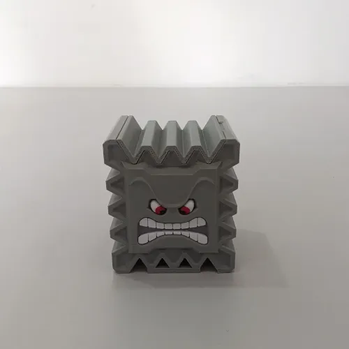 Vendo Acessório para mesa Thwomp do Super Mario Bros Semi novo