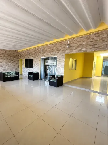 Casa à venda no Conjunto Universitário!