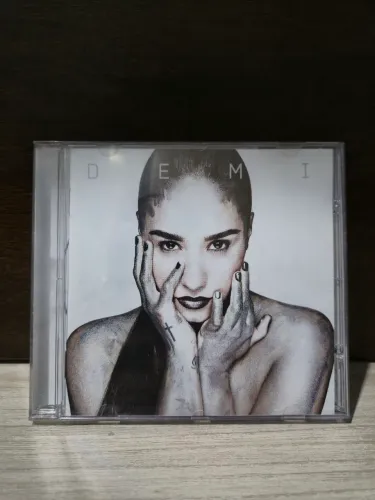 CD DEMI - Demi Lovato